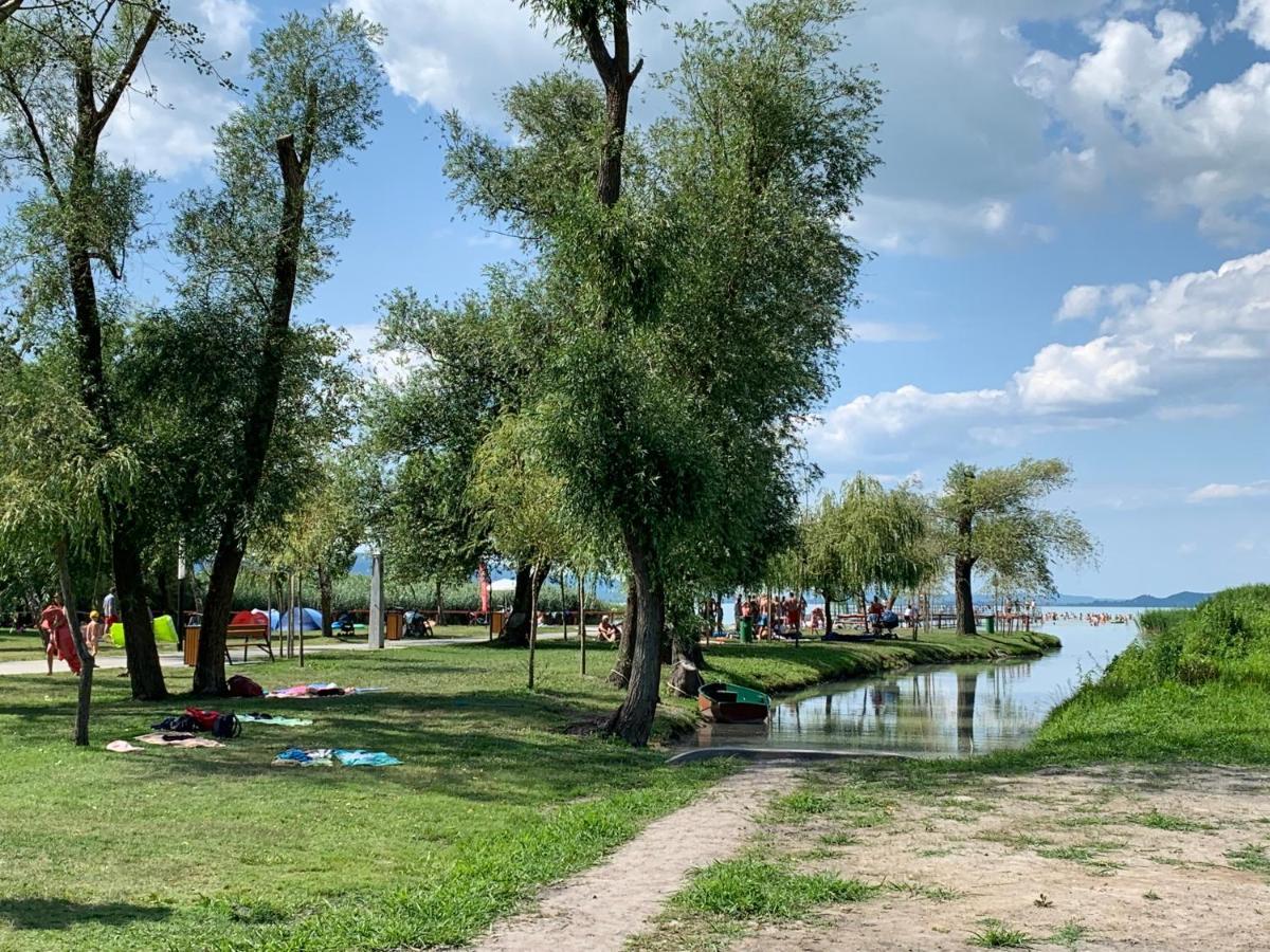Laszlo Nyaralohaz Balatonfenyves Bagian luar foto