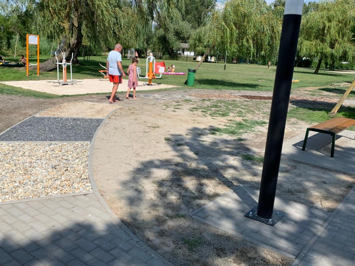 Laszlo Nyaralohaz Balatonfenyves Bagian luar foto
