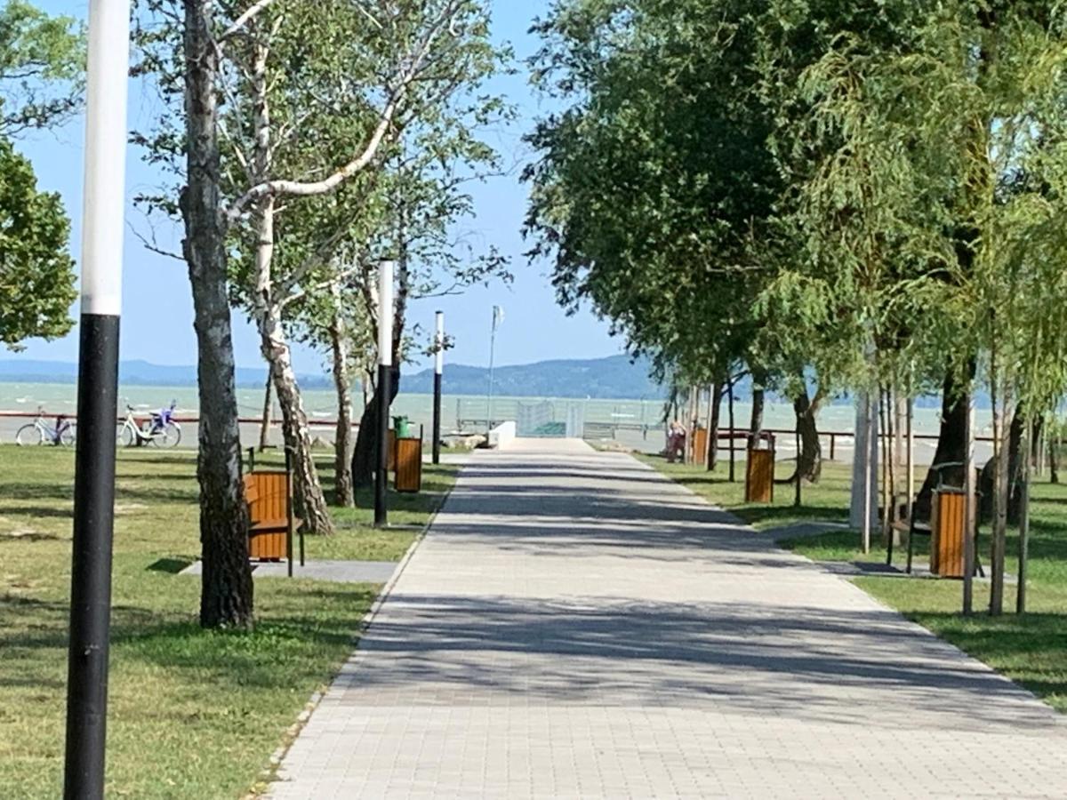 Laszlo Nyaralohaz Balatonfenyves Bagian luar foto