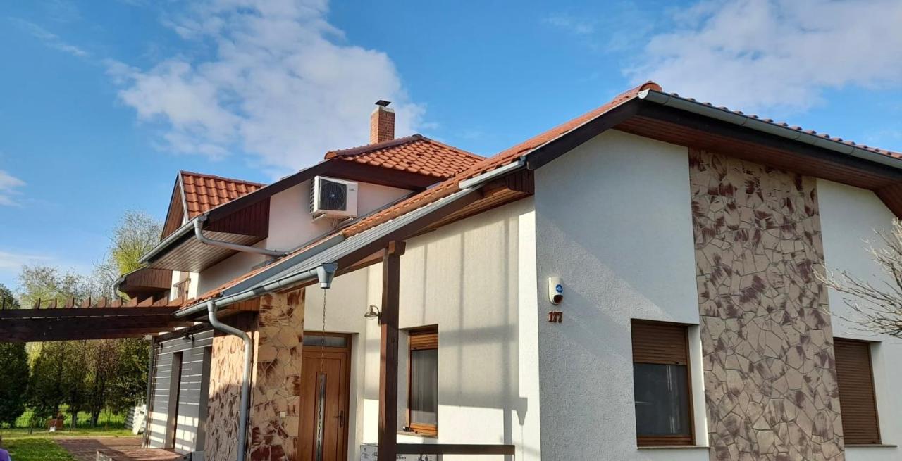 Laszlo Nyaralohaz Balatonfenyves Bagian luar foto
