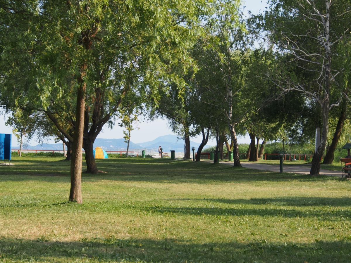 Laszlo Nyaralohaz Balatonfenyves Bagian luar foto