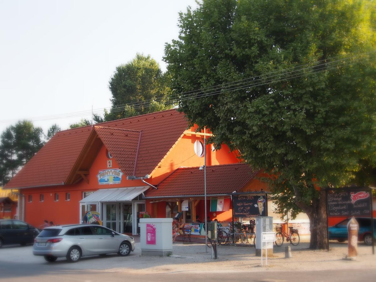 Laszlo Nyaralohaz Balatonfenyves Bagian luar foto